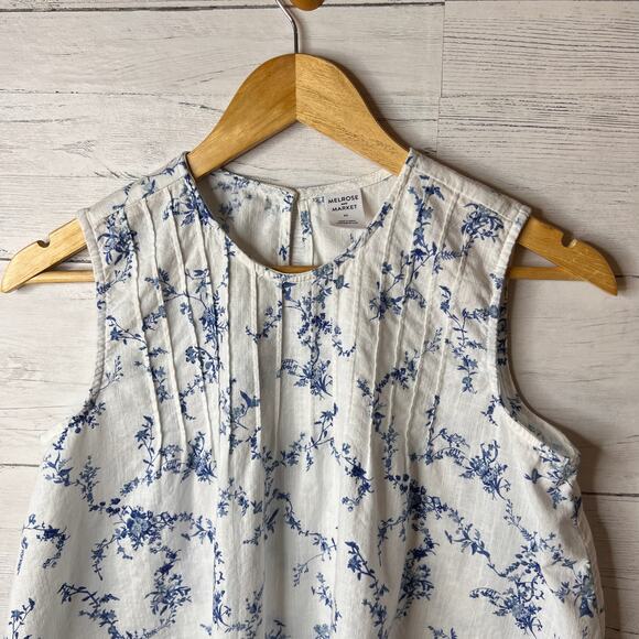 Melrose & Market Blouse Womens Size XS Blue & White Pintuck Floral Sleeveless - Picture 7 of 15